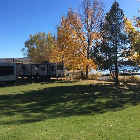 Robert'S Roost Rv Park Resort クイネル エクステリア 写真