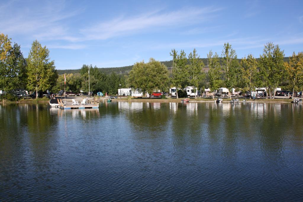 Robert'S Roost Rv Park Resort クイネル エクステリア 写真
