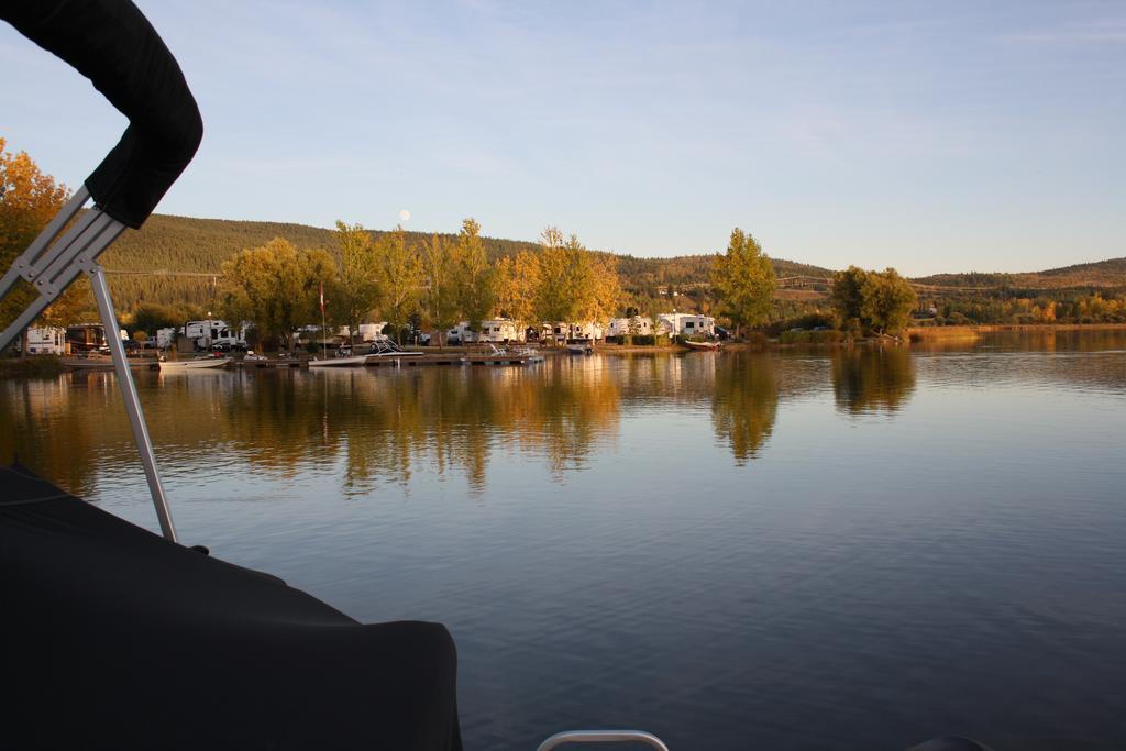 Robert'S Roost Rv Park Resort クイネル エクステリア 写真