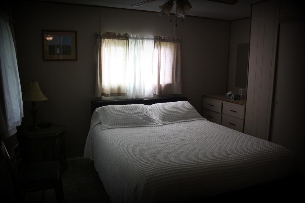 Robert'S Roost Rv Park Resort クイネル エクステリア 写真