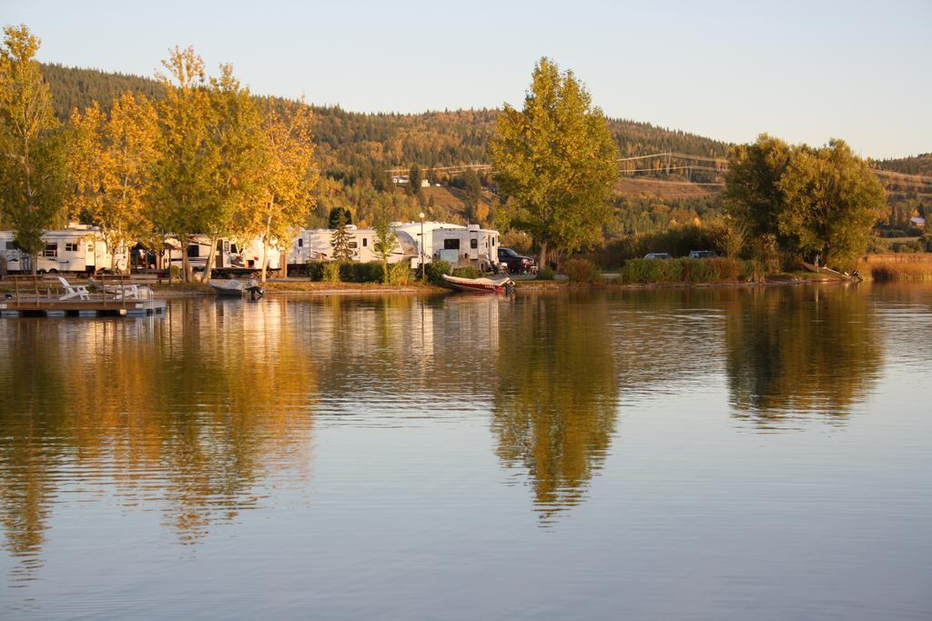 Robert'S Roost Rv Park Resort クイネル エクステリア 写真