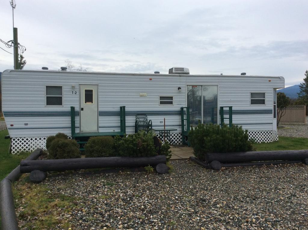 Robert'S Roost Rv Park Resort クイネル エクステリア 写真