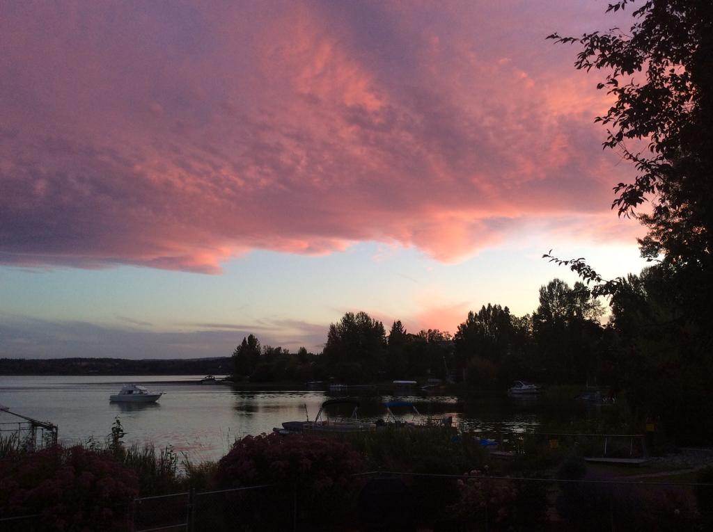 Robert'S Roost Rv Park Resort クイネル エクステリア 写真