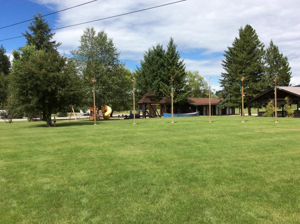 Robert'S Roost Rv Park Resort クイネル エクステリア 写真