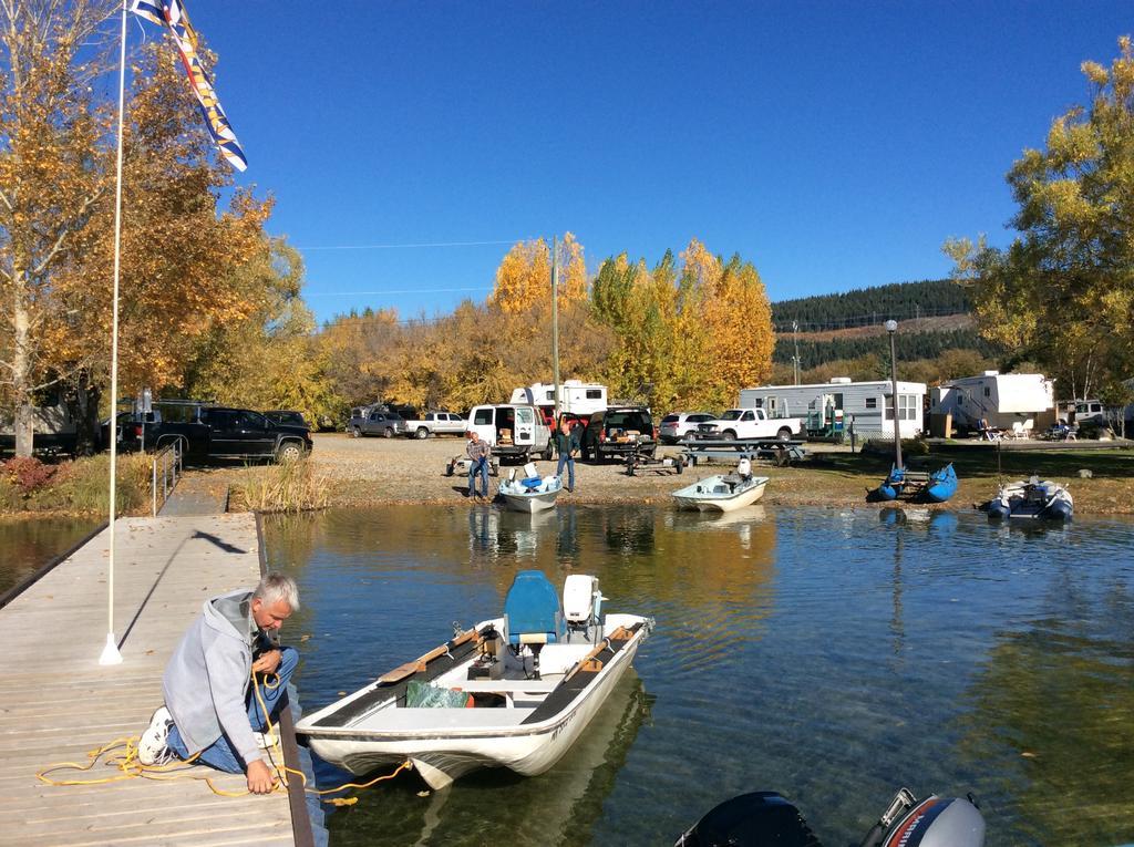 Robert'S Roost Rv Park Resort クイネル エクステリア 写真