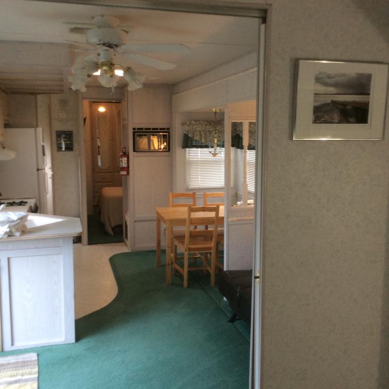 Robert'S Roost Rv Park Resort クイネル エクステリア 写真