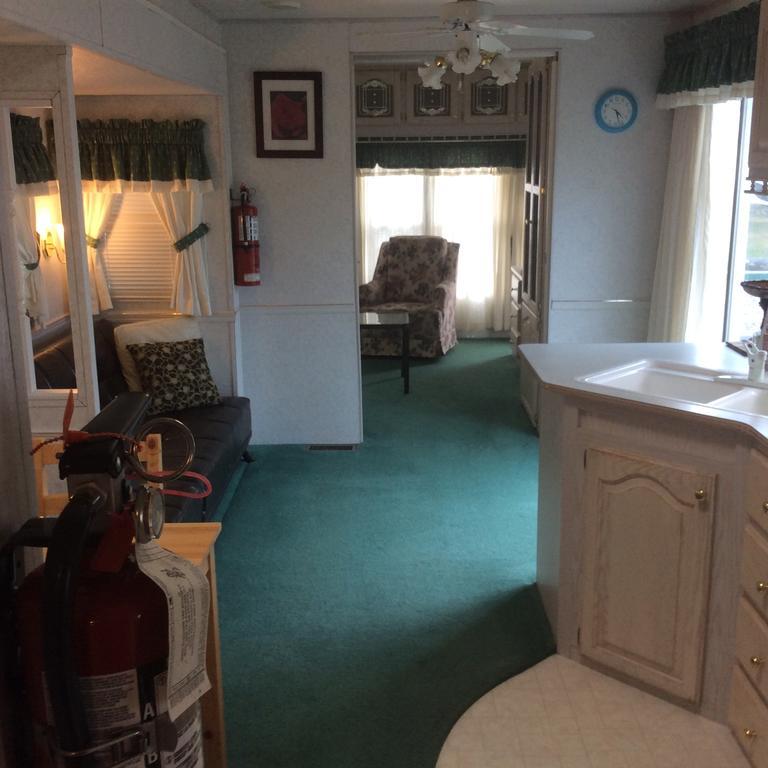Robert'S Roost Rv Park Resort クイネル エクステリア 写真