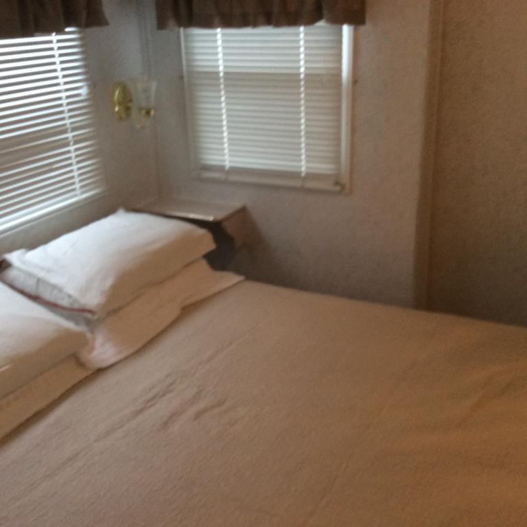 Robert'S Roost Rv Park Resort クイネル エクステリア 写真
