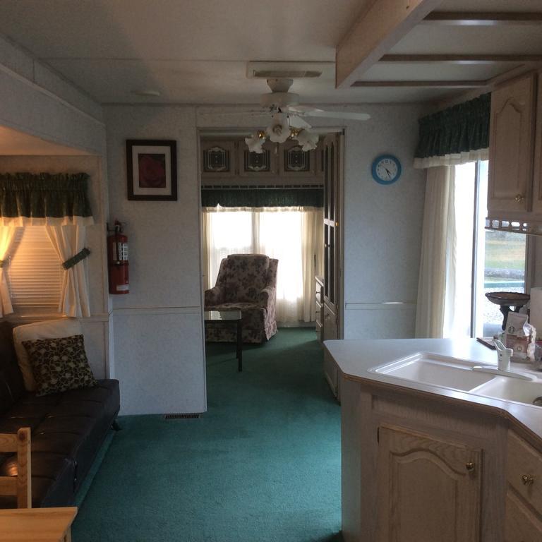 Robert'S Roost Rv Park Resort クイネル エクステリア 写真