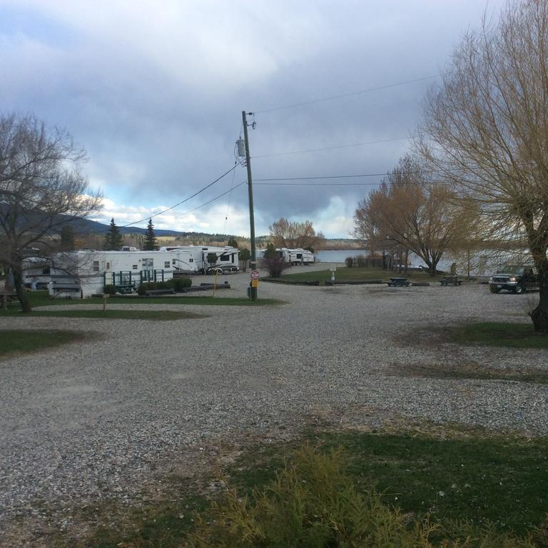 Robert'S Roost Rv Park Resort クイネル エクステリア 写真