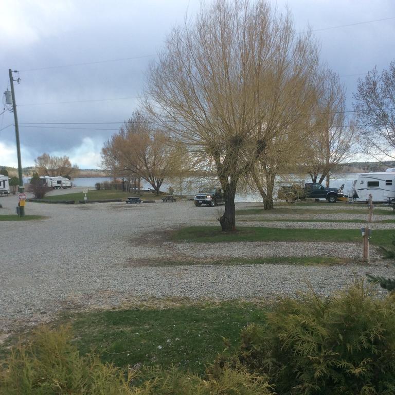 Robert'S Roost Rv Park Resort クイネル エクステリア 写真