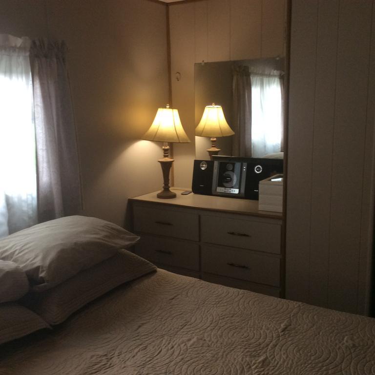 Robert'S Roost Rv Park Resort クイネル エクステリア 写真