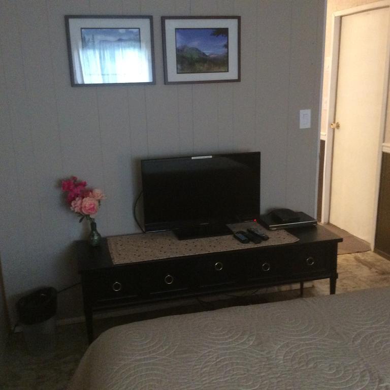 Robert'S Roost Rv Park Resort クイネル エクステリア 写真